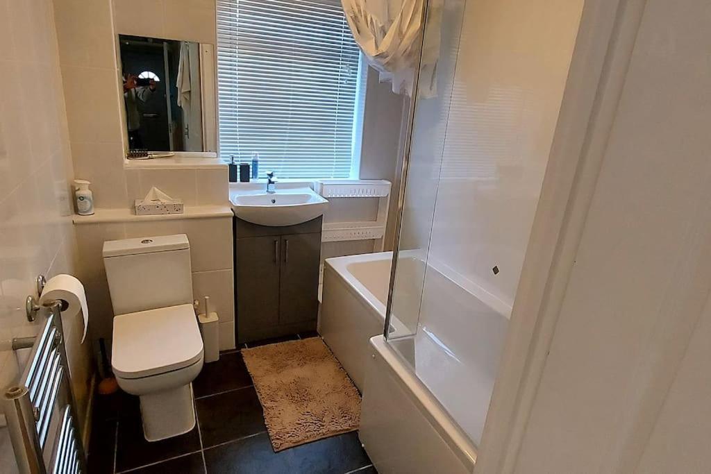 Maisonette With Patio 1 Double Bed Urmston Dış mekan fotoğraf