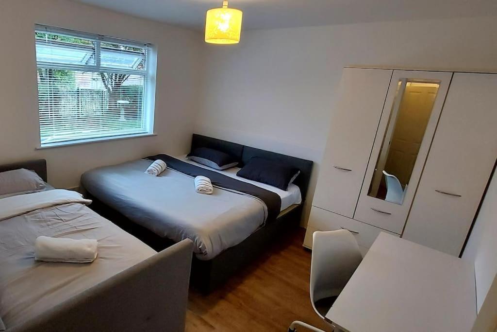Maisonette With Patio 1 Double Bed Urmston Dış mekan fotoğraf