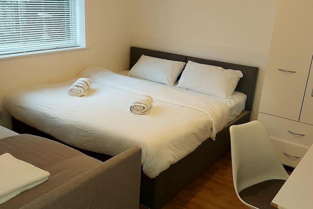 Maisonette With Patio 1 Double Bed Urmston Dış mekan fotoğraf