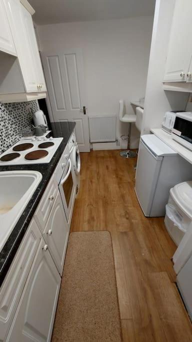 Maisonette With Patio 1 Double Bed Urmston Dış mekan fotoğraf