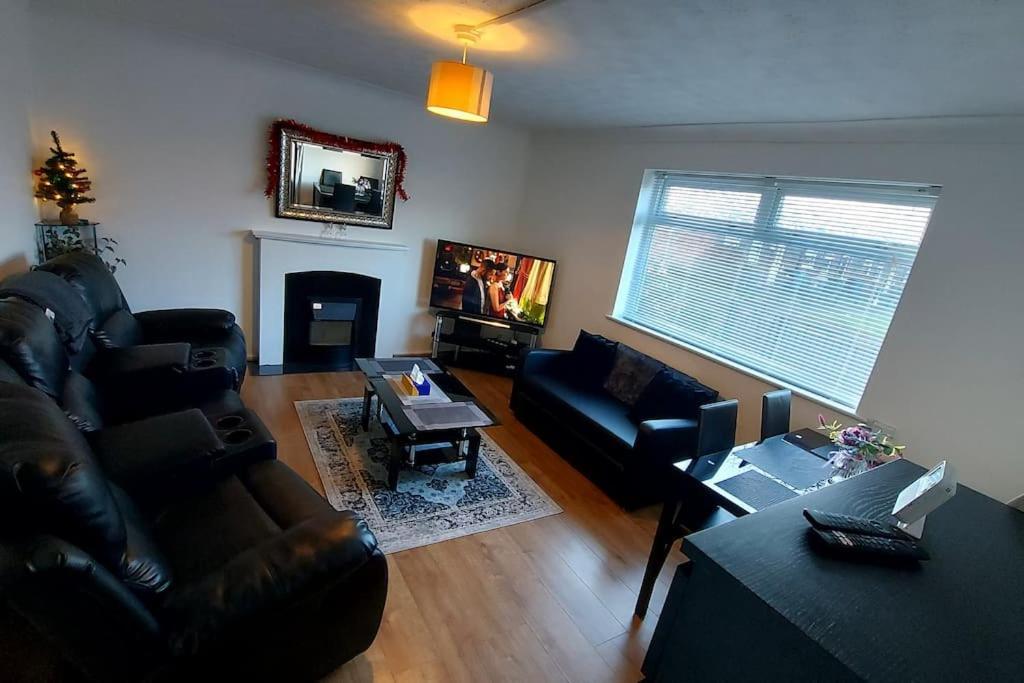 Maisonette With Patio 1 Double Bed Urmston Dış mekan fotoğraf