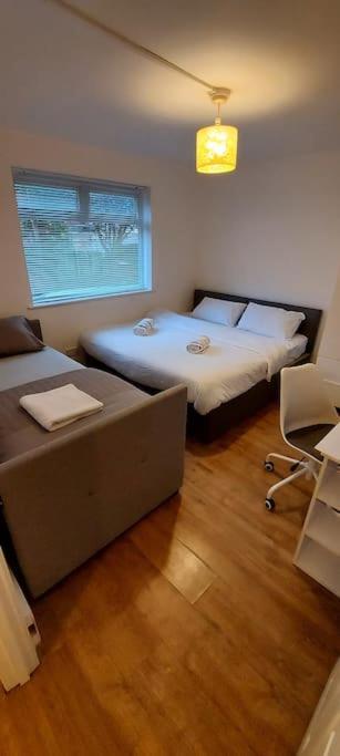 Maisonette With Patio 1 Double Bed Urmston Dış mekan fotoğraf