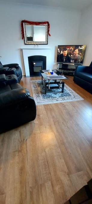 Maisonette With Patio 1 Double Bed Urmston Dış mekan fotoğraf