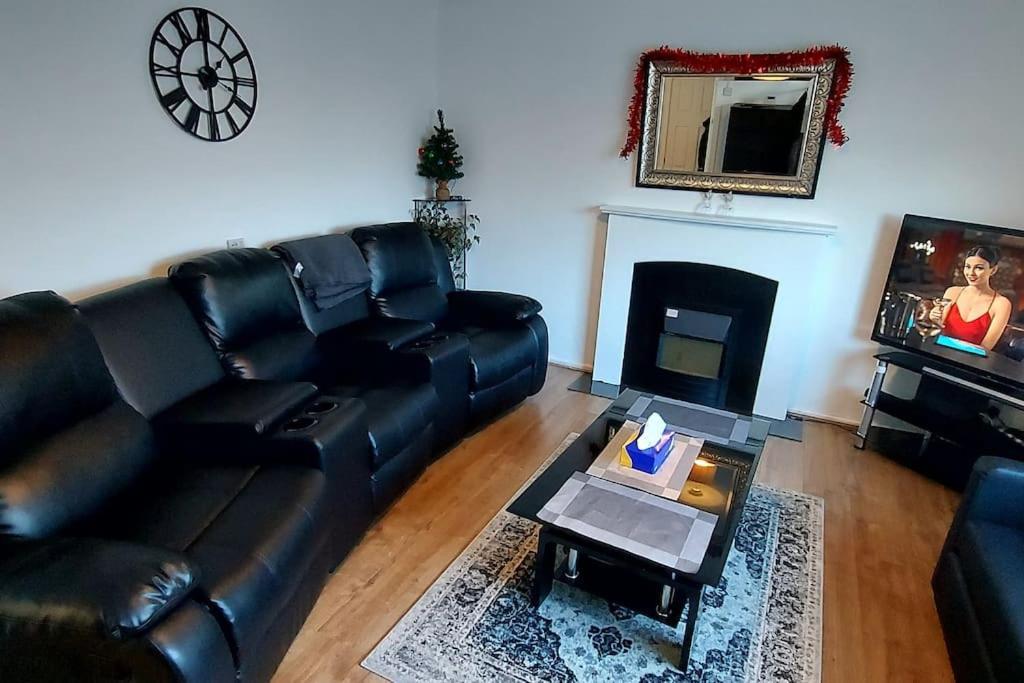 Maisonette With Patio 1 Double Bed Urmston Dış mekan fotoğraf